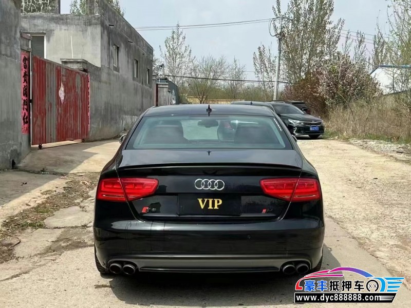 14年奥迪S8轿车抵押车出售