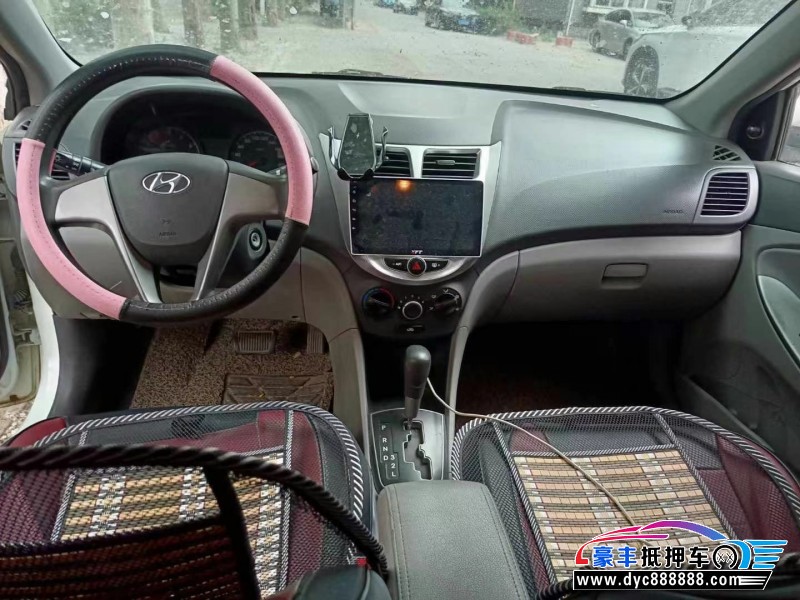 14年现代瑞纳轿车抵押车出售