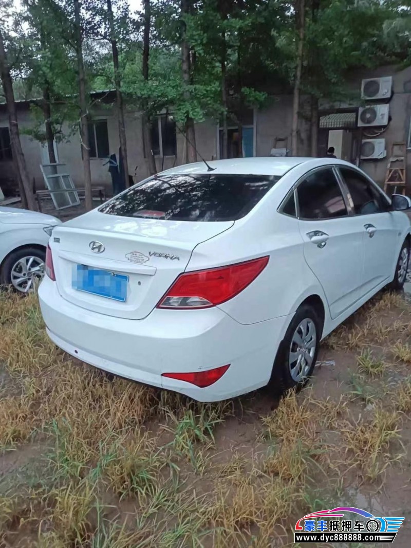 14年现代瑞纳轿车抵押车出售