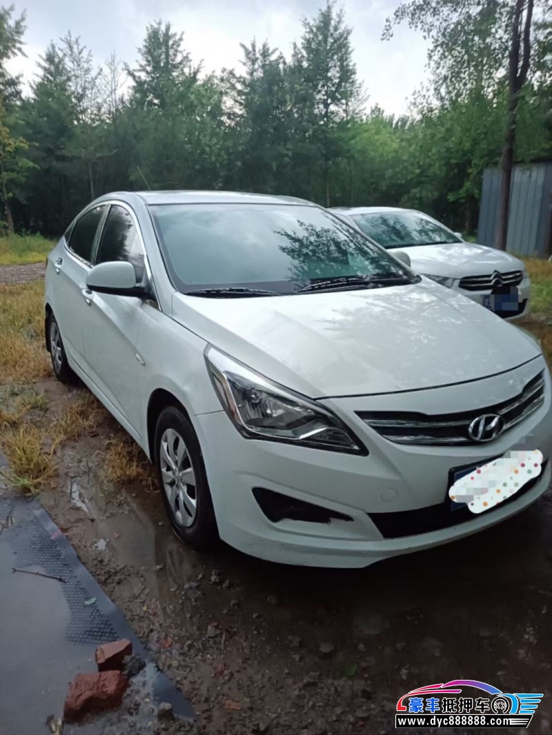 14年现代瑞纳轿车抵押车出售