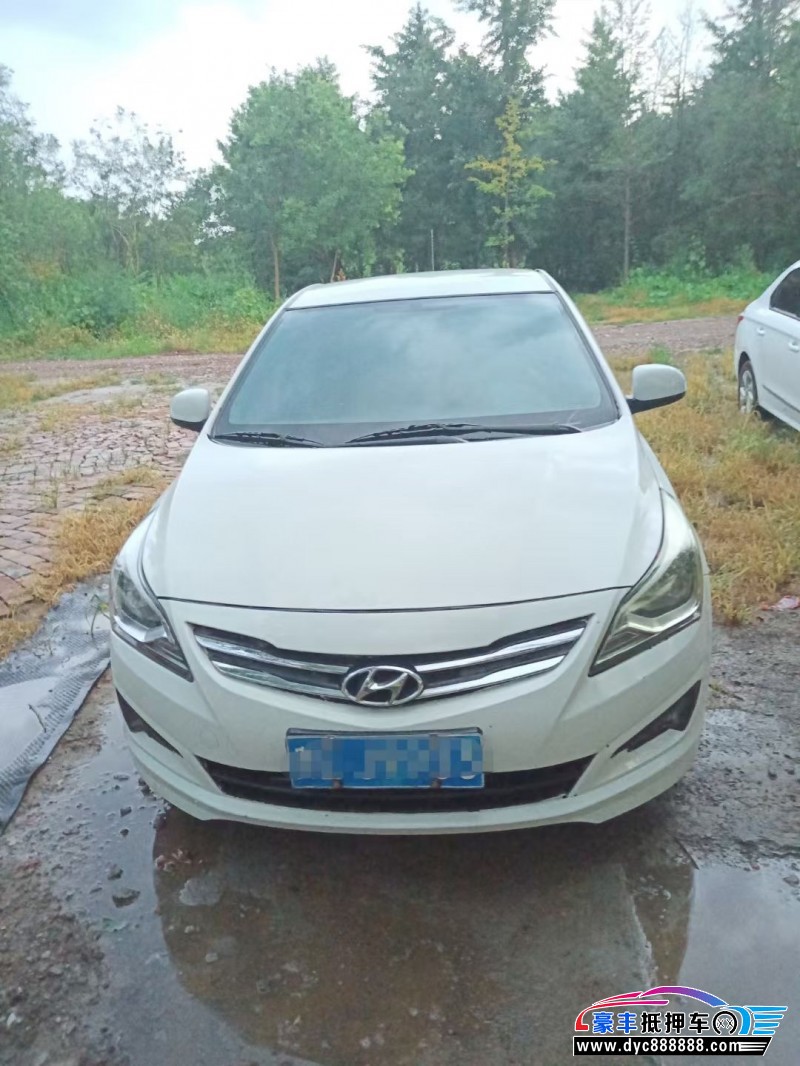 14年现代瑞纳轿车抵押车出售