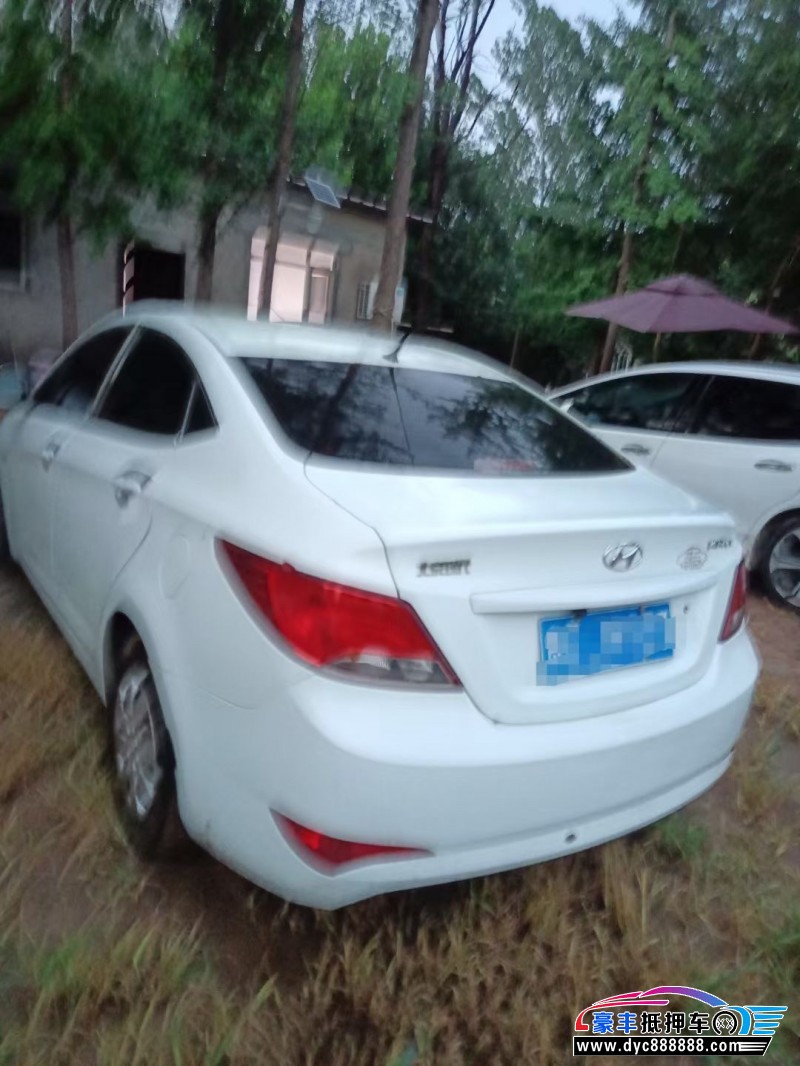 14年现代瑞纳轿车抵押车出售