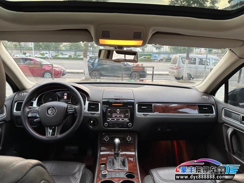 14年大众途锐轿车抵押车出售