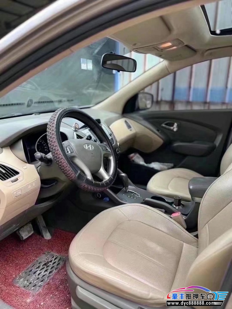 13年现代ix35轿车抵押车出售