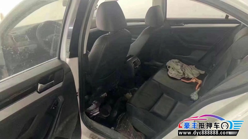 16年大众速腾轿车抵押车出售