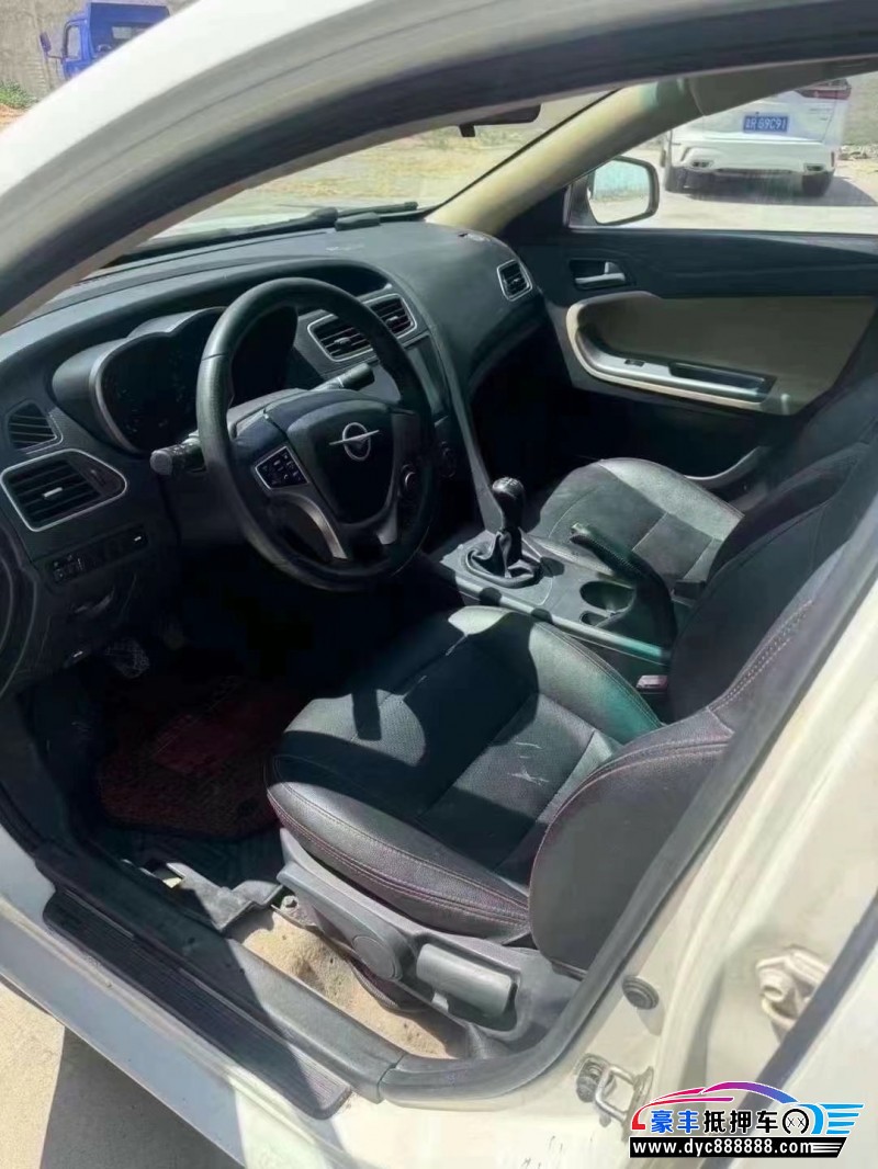 17年海马M5轿车抵押车出售