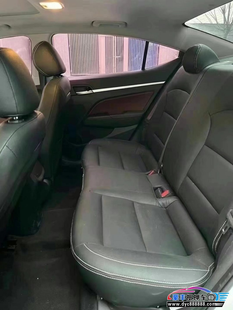 17年现代伊兰特轿车抵押车出售