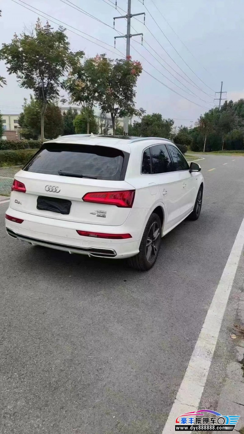 21年奥迪Q5轿车抵押车出售