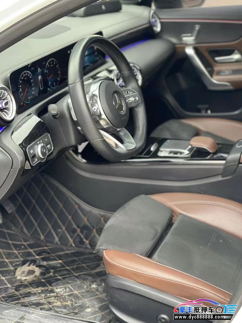 19年奔驰A轿车抵押车出售