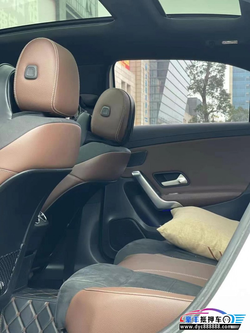 19年奔驰A轿车抵押车出售