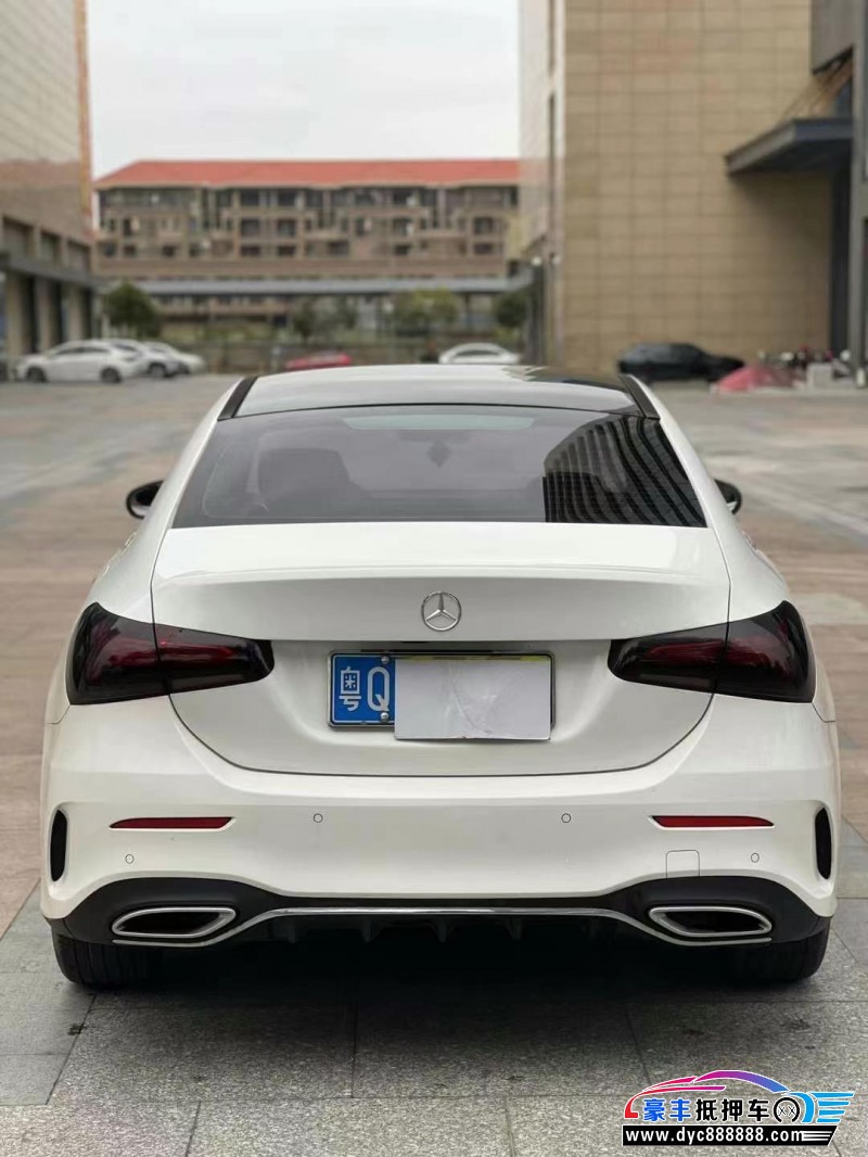 19年奔驰A轿车抵押车出售