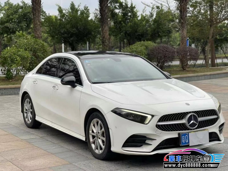 19年奔驰A轿车抵押车出售