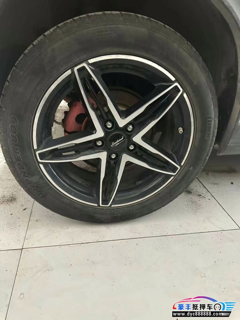 18年陆风逍遥轿车抵押车出售