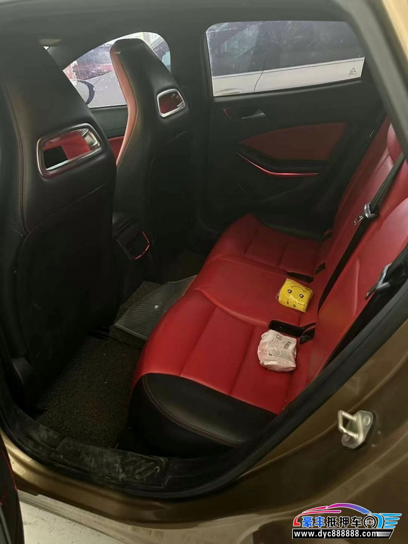 18年陆风逍遥轿车抵押车出售