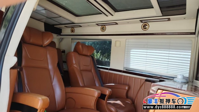 14年奔驰威霆轿车抵押车出售