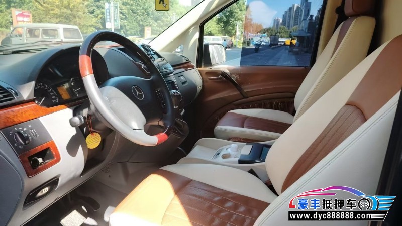 14年奔驰威霆轿车抵押车出售