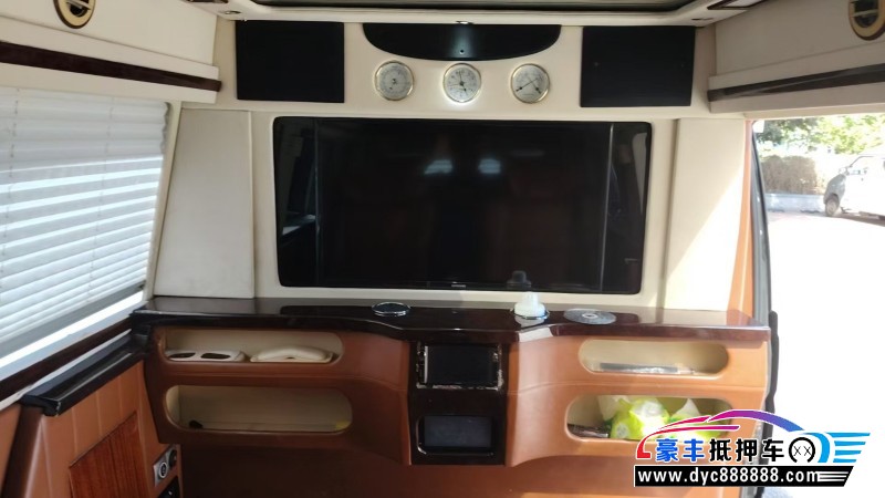 14年奔驰威霆轿车抵押车出售