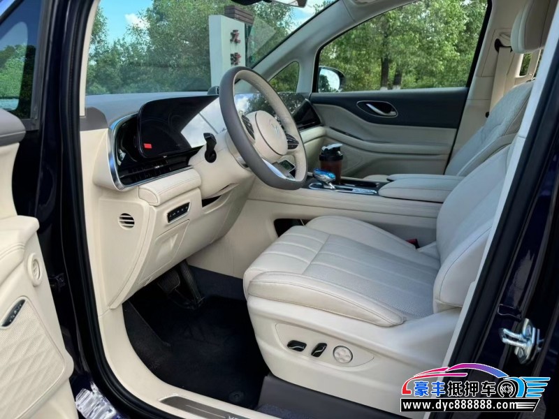 23年岚图梦想家轿车抵押车出售