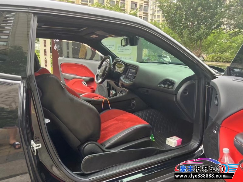 18年道奇道奇挑战者轿车抵押车出售