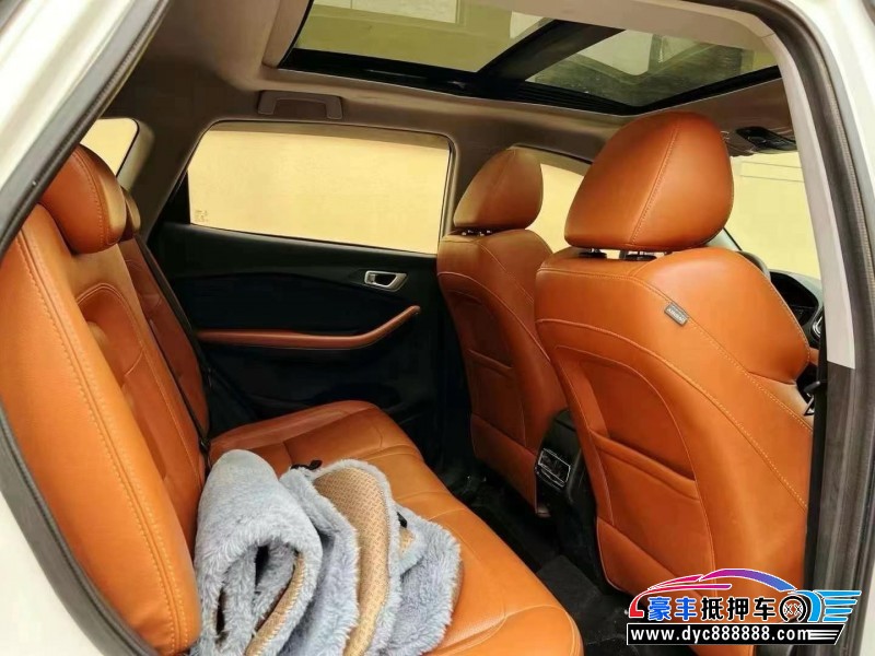 16年奇瑞瑞虎7轿车抵押车出售