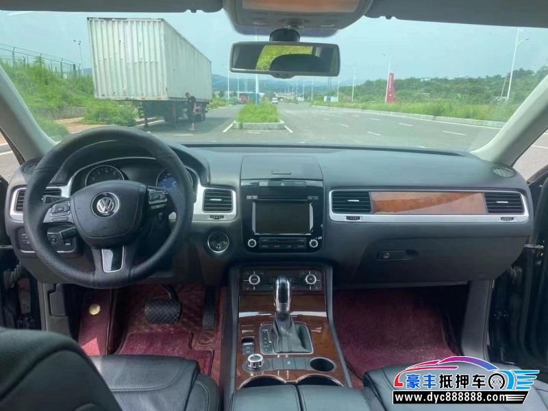 14年大众途锐轿车抵押车出售