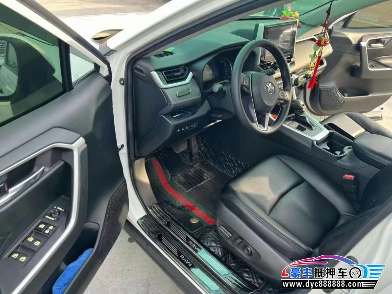 20年丰田RAV4轿车抵押车出售