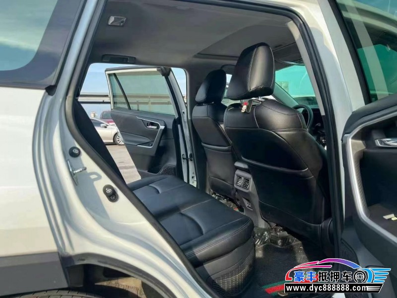 20年丰田RAV4轿车抵押车出售