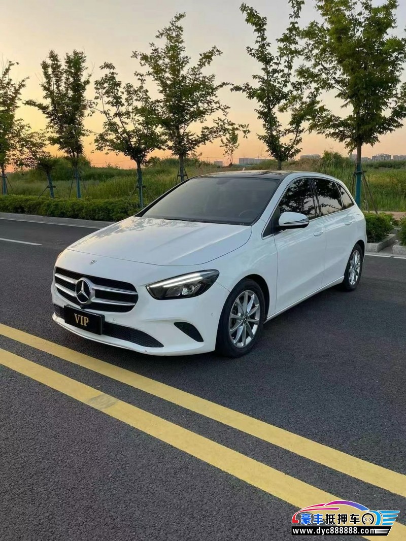 21年奔驰B轿车抵押车出售