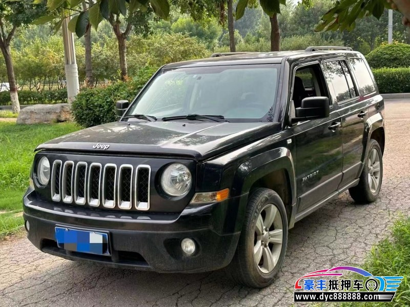 15年Jeep自由客轿车抵押车出售