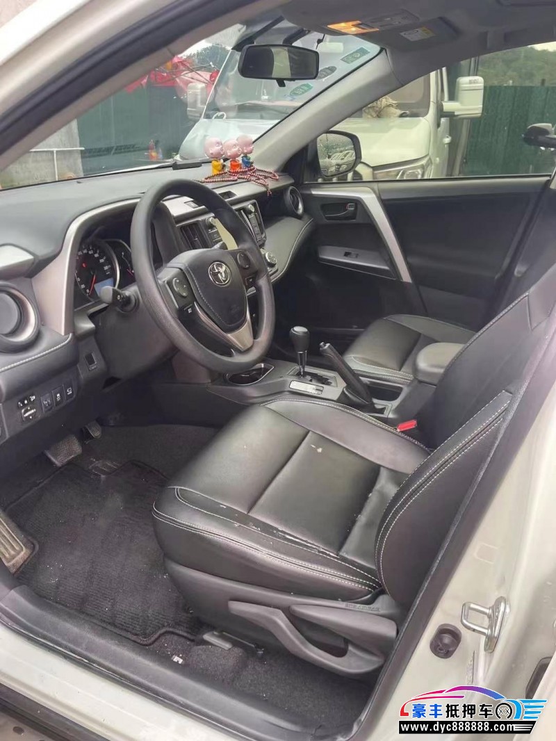 19年丰田RAV4轿车抵押车出售