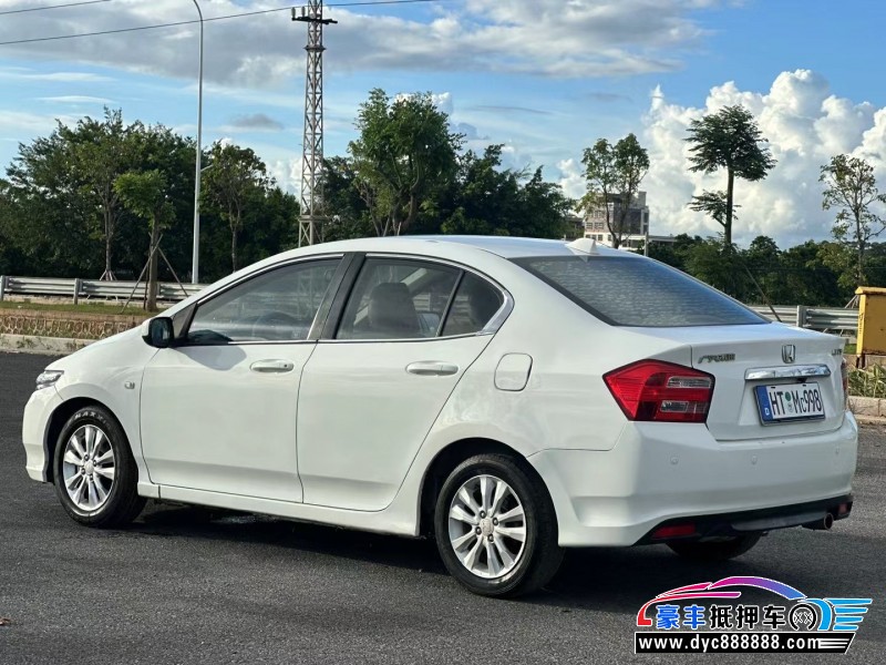 14年本田锋范轿车抵押车出售