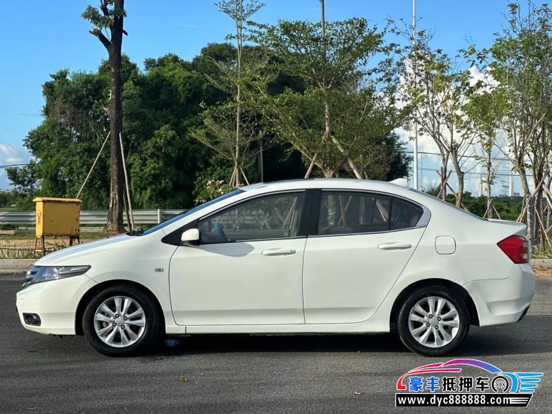 14年本田锋范轿车抵押车出售