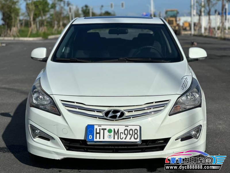 14年现代瑞奕轿车抵押车出售