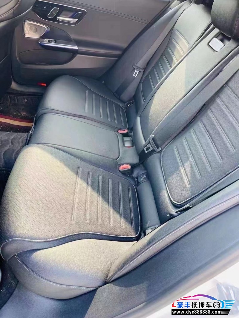 22年奔驰C轿车抵押车出售