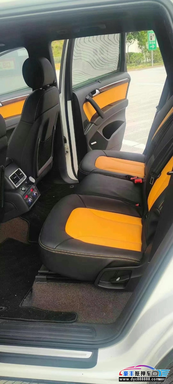 11年奥迪Q7轿车抵押车出售