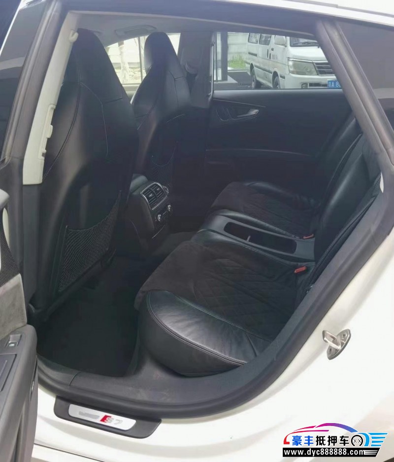 13年奥迪S7轿车抵押车出售