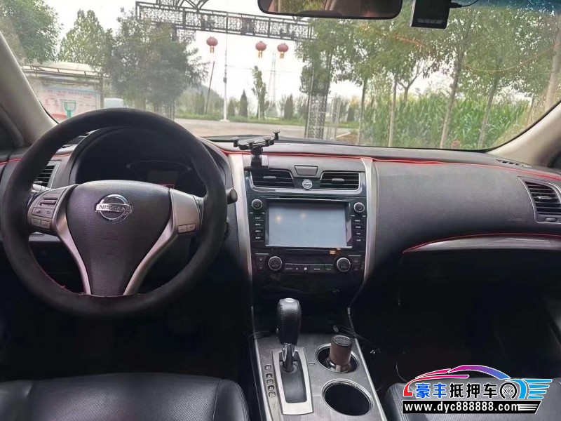 14年日产天籁轿车抵押车出售