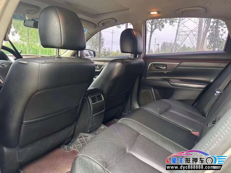 14年日产天籁轿车抵押车出售