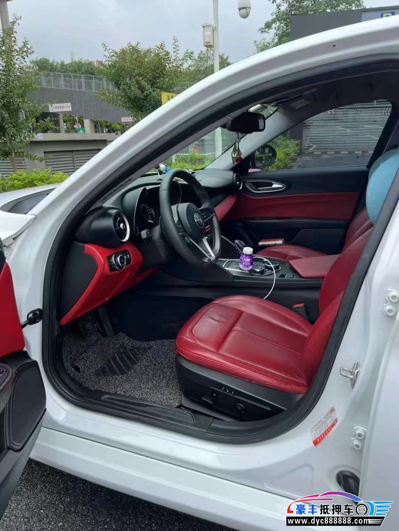 19年阿尔法·罗密欧Giulia轿车抵押车出售