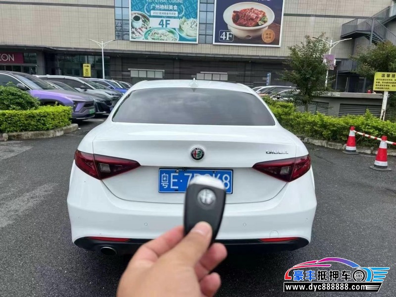 19年阿尔法·罗密欧Giulia轿车抵押车出售