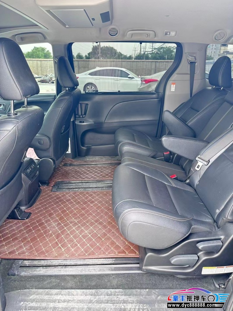 18年丰田塞纳轿车抵押车出售