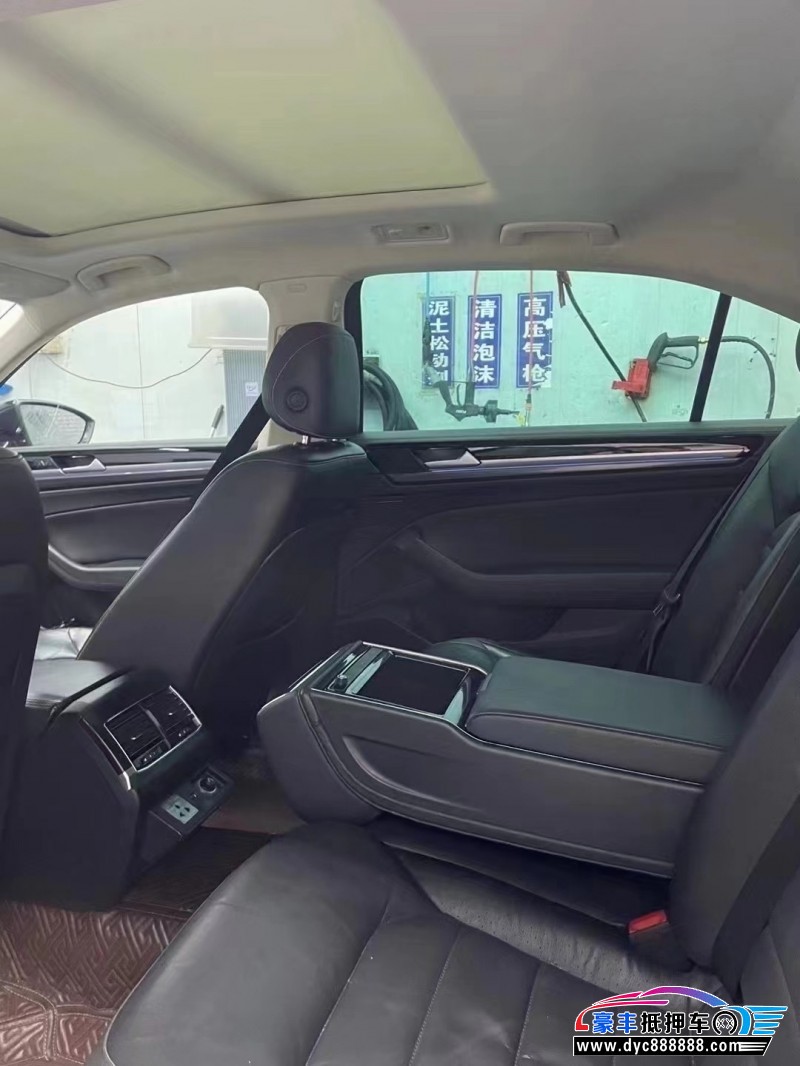 18年大众辉昂轿车抵押车出售