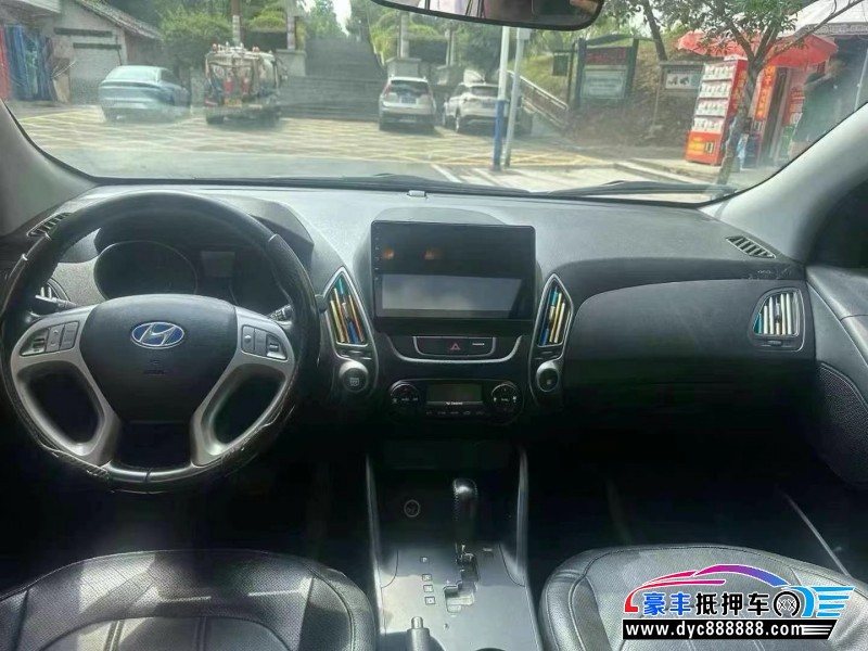 14年现代ix35轿车抵押车出售