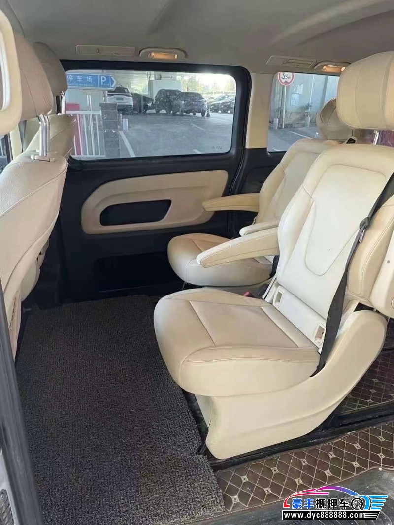 17年奔驰威霆轿车抵押车出售