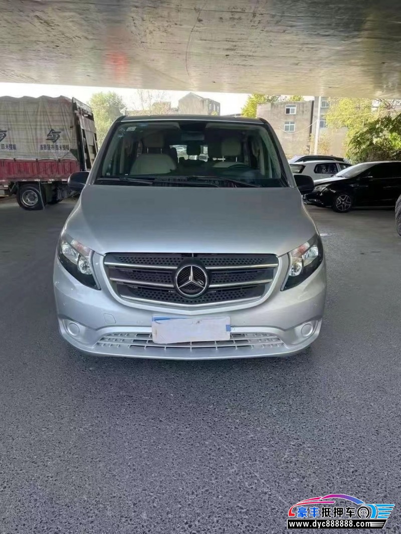 17年奔驰威霆轿车抵押车出售