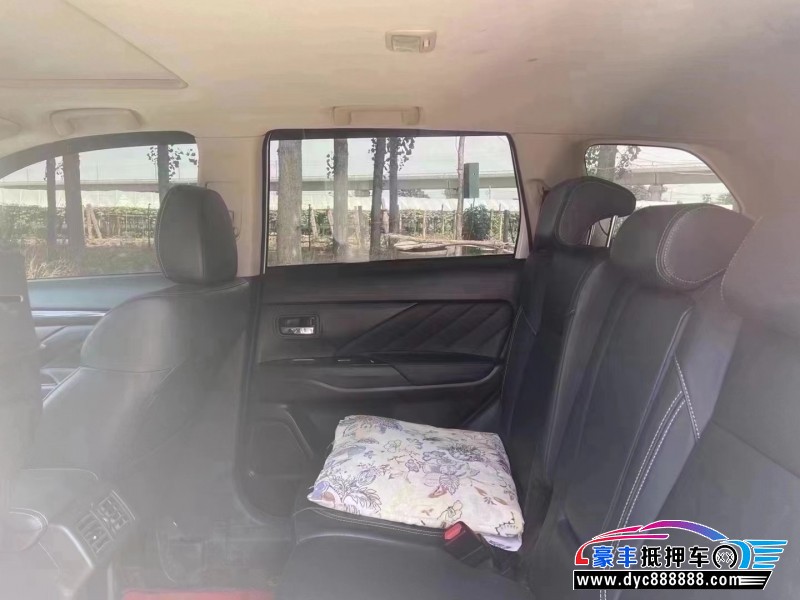 21年三菱欧蓝德轿车抵押车出售