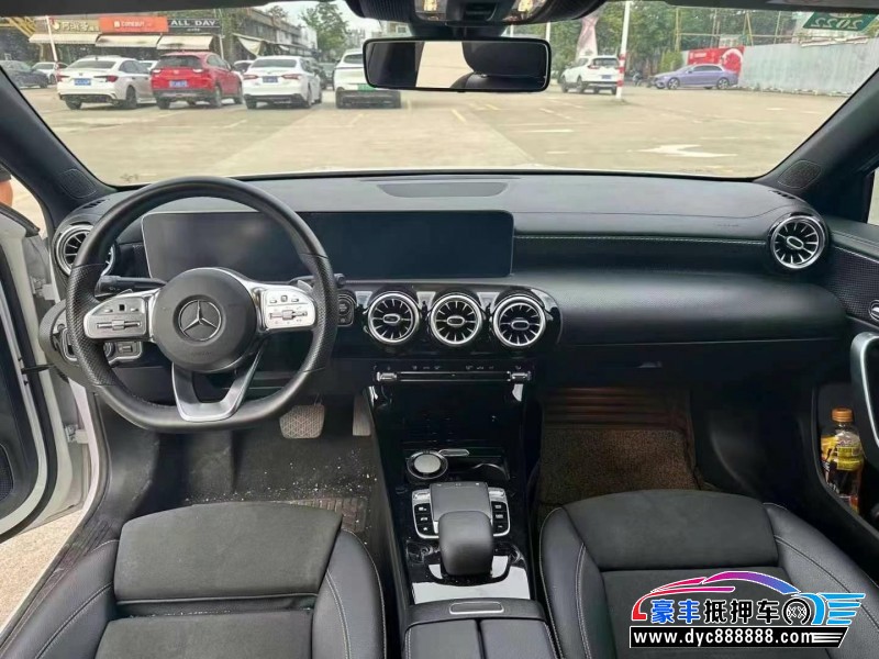 20年奔驰A轿车抵押车出售