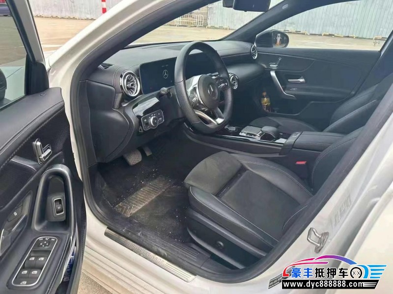 20年奔驰A轿车抵押车出售