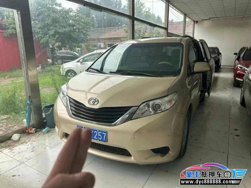 13年丰田塞纳轿车抵押车出售