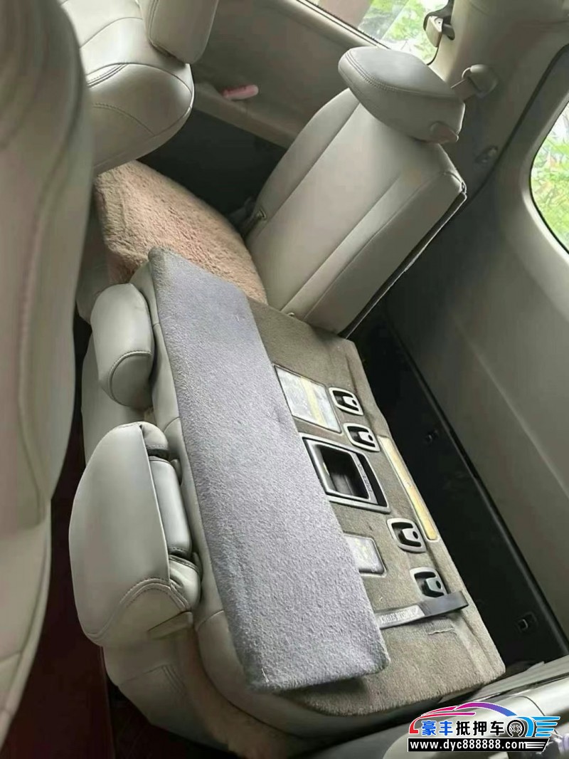 13年丰田塞纳轿车抵押车出售